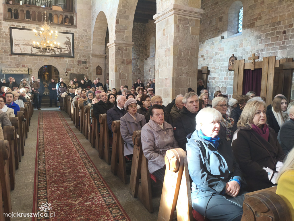 Wszystkich Świętych w Kruszwicy: Dziś wspominamy naszych zmarłych [ZDJĘCIA, VIDEO]