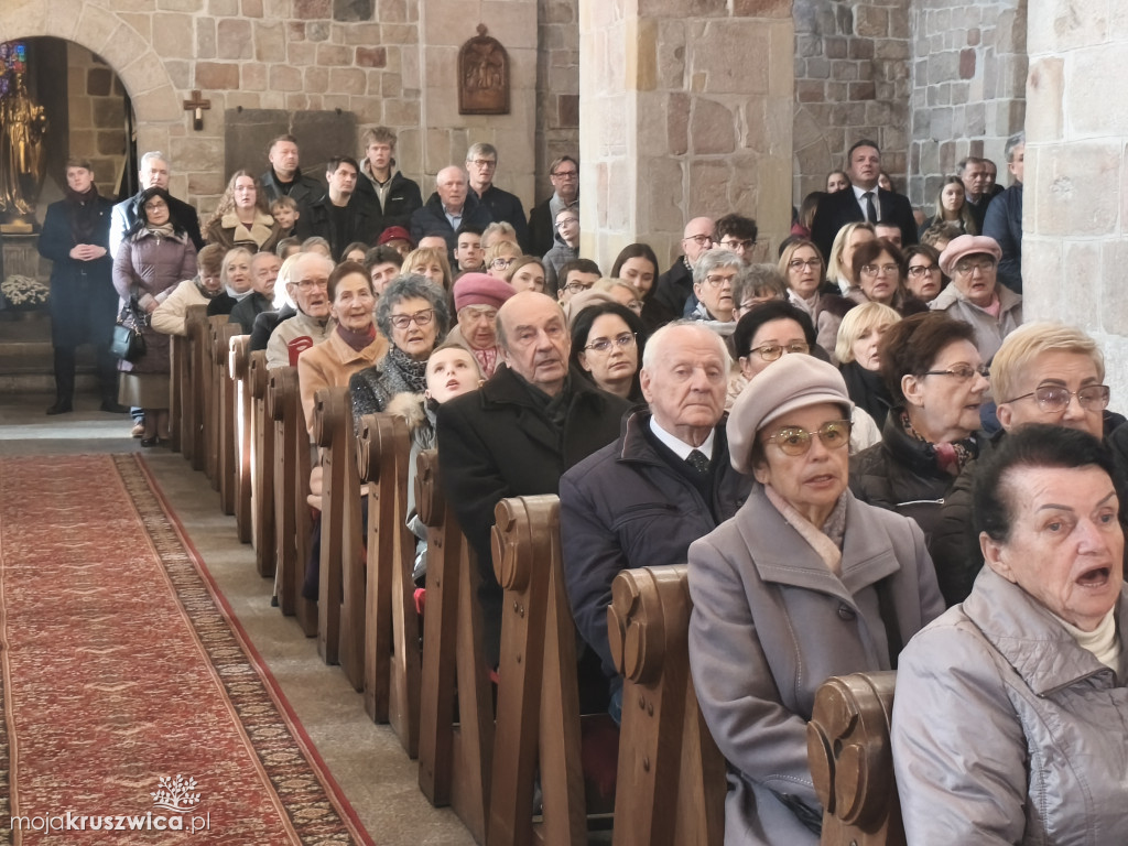 Wszystkich Świętych w Kruszwicy: Dziś wspominamy naszych zmarłych [ZDJĘCIA, VIDEO]