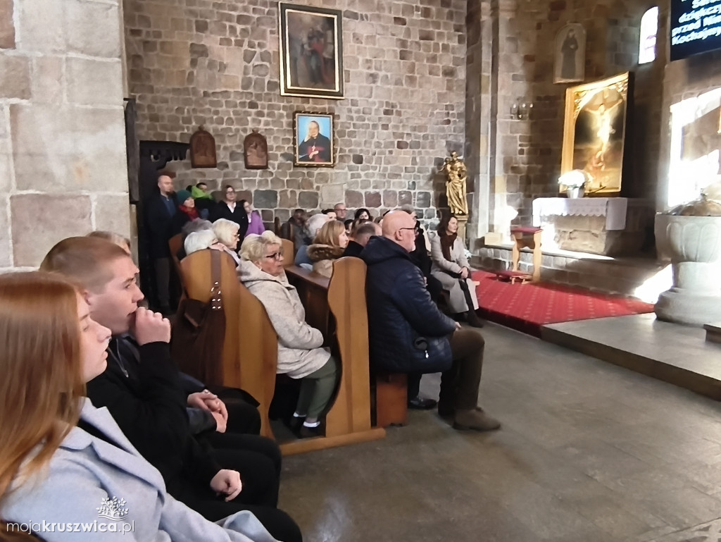 Wszystkich Świętych w Kruszwicy: Dziś wspominamy naszych zmarłych [ZDJĘCIA, VIDEO]