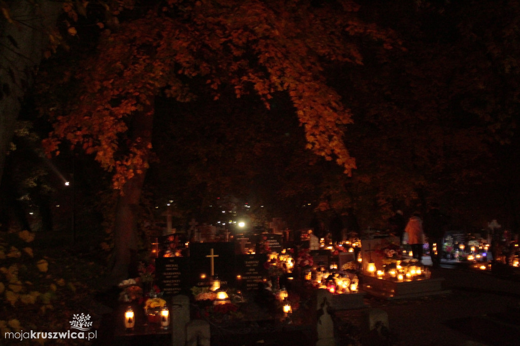 Wieczór na kruszwickim cmentarzu 2025