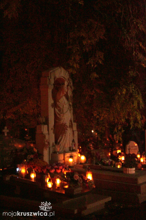 Wieczór na kruszwickim cmentarzu 2025