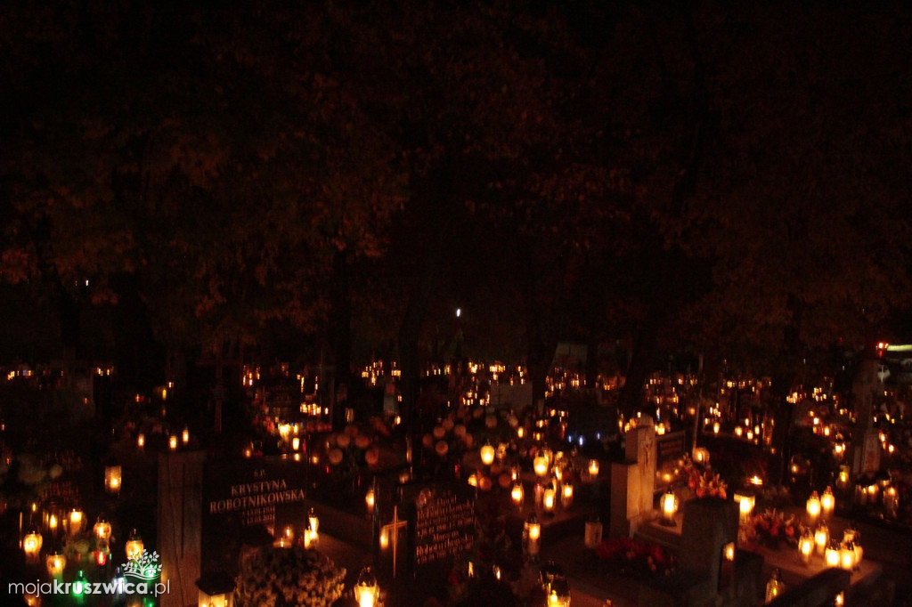 Wieczór na kruszwickim cmentarzu 2025