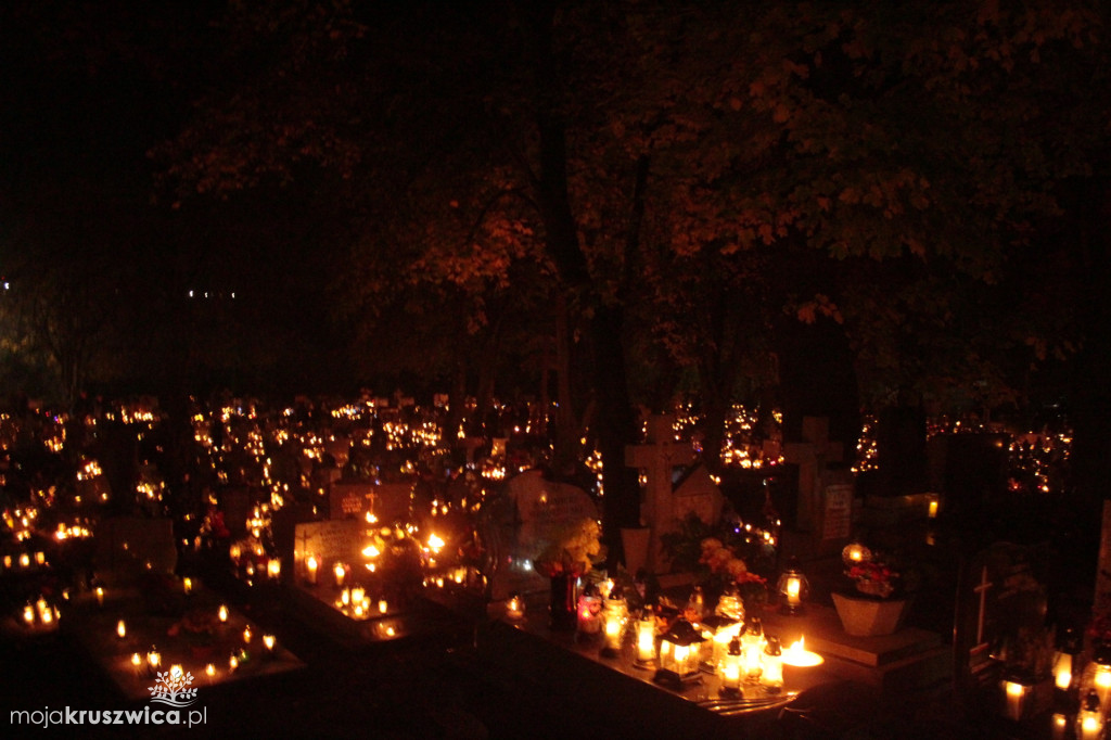 Wieczór na kruszwickim cmentarzu 2025