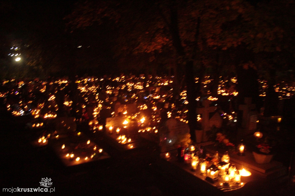Wieczór na kruszwickim cmentarzu 2025