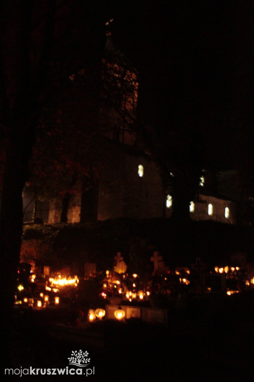 Wieczór na kruszwickim cmentarzu 2025