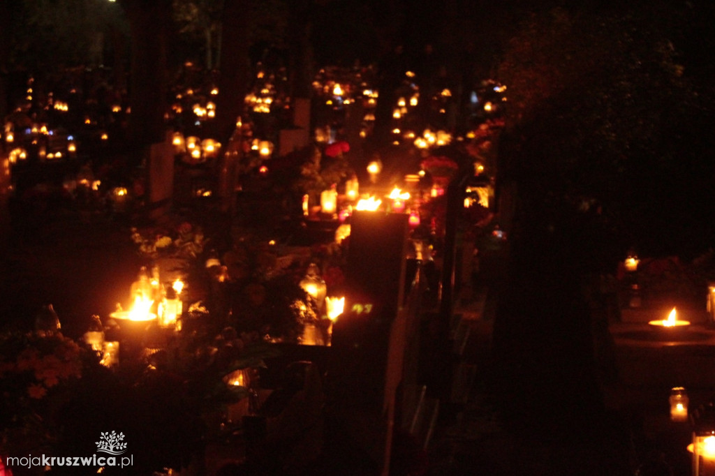 Wieczór na kruszwickim cmentarzu 2025