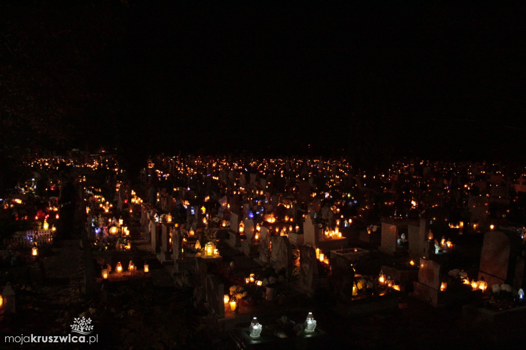 Wieczór na kruszwickim cmentarzu 2025