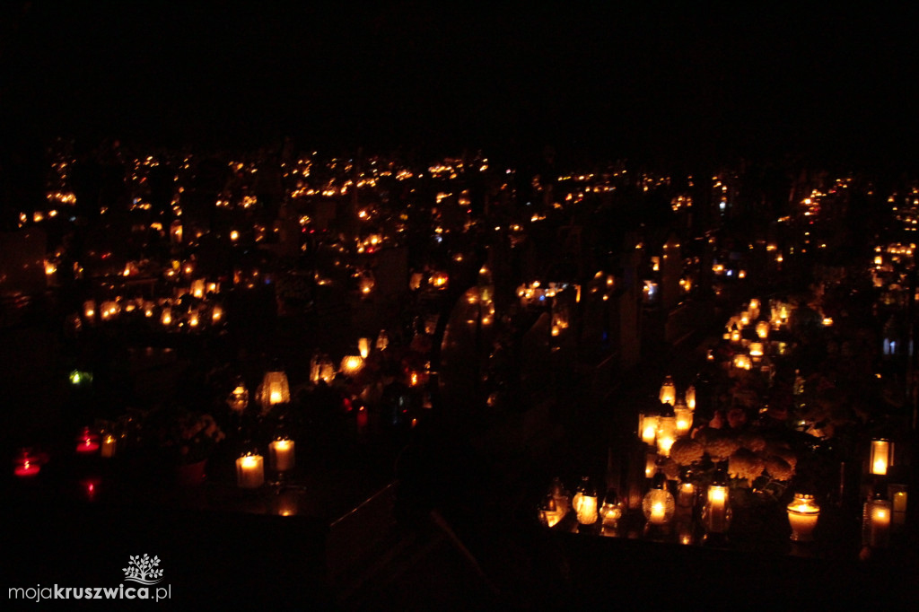 Wieczór na kruszwickim cmentarzu 2025