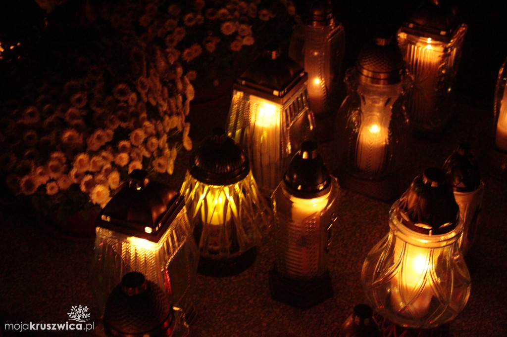 Wieczór na kruszwickim cmentarzu 2025