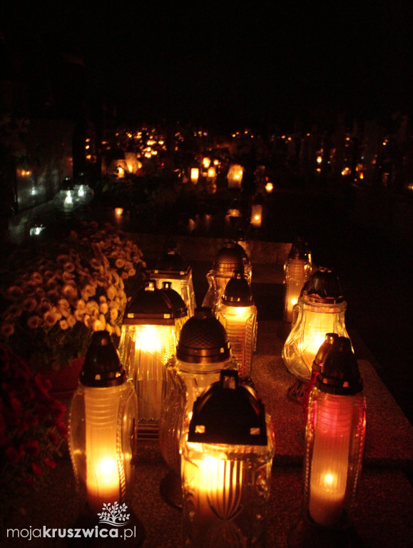 Wieczór na kruszwickim cmentarzu 2025