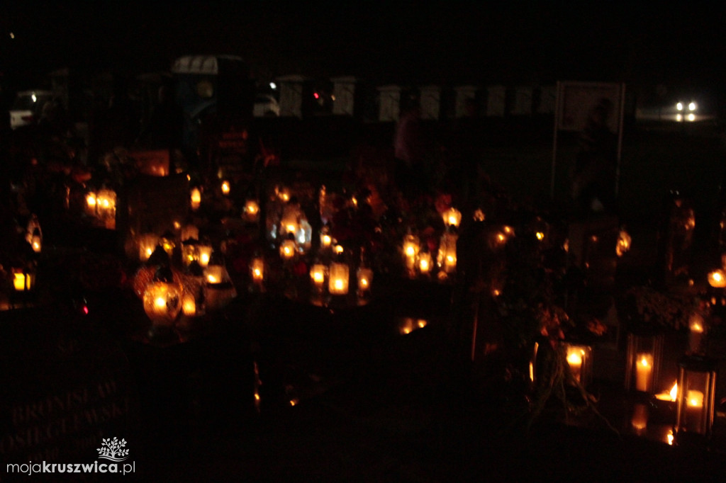Wieczór na kruszwickim cmentarzu 2025