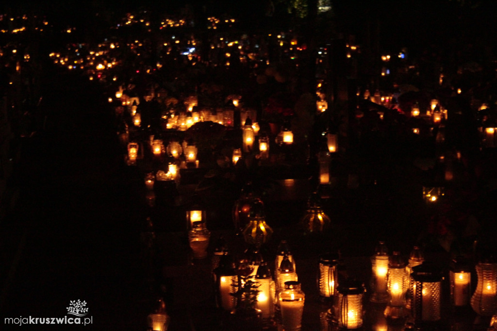 Wieczór na kruszwickim cmentarzu 2025