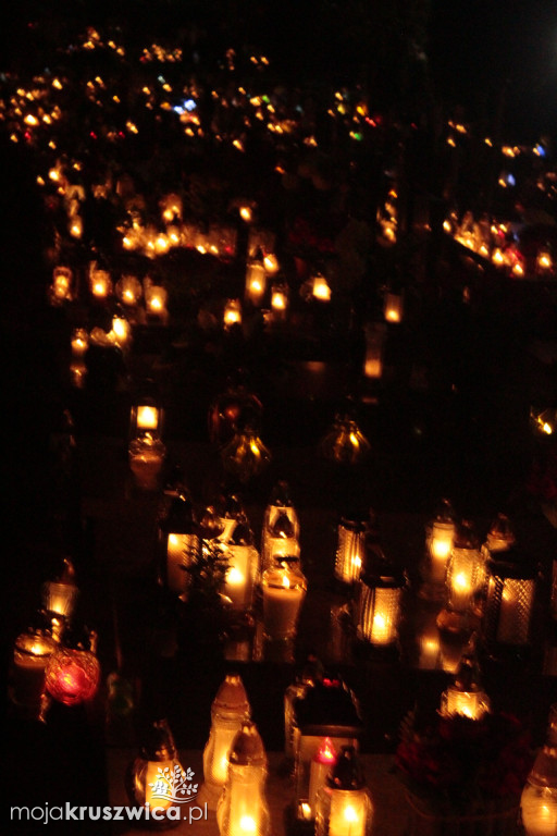 Wieczór na kruszwickim cmentarzu 2025