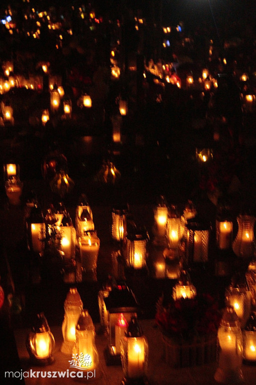 Wieczór na kruszwickim cmentarzu 2025