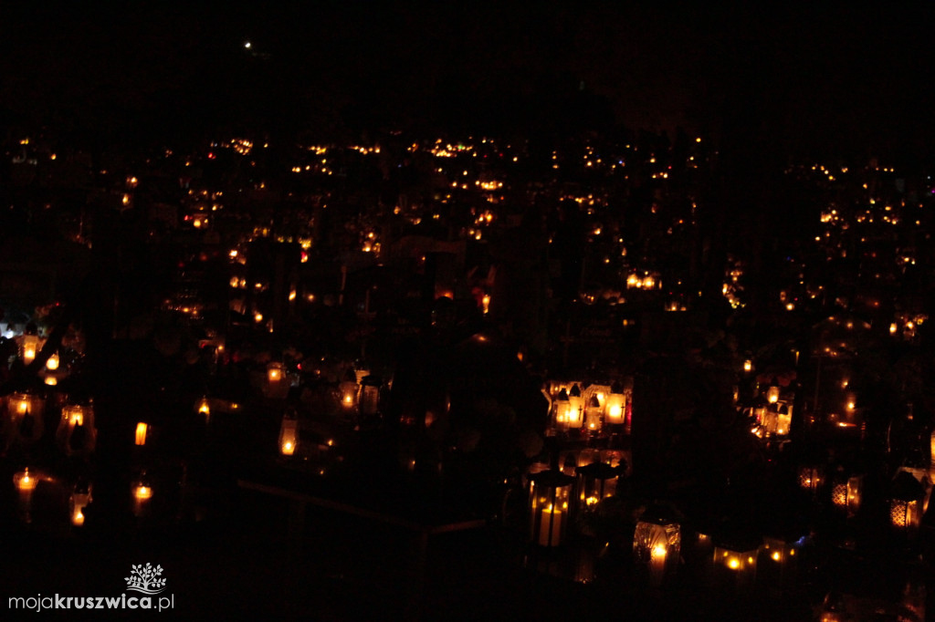 Wieczór na kruszwickim cmentarzu 2025