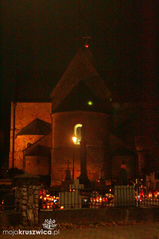 Wieczór na kruszwickim cmentarzu 2025