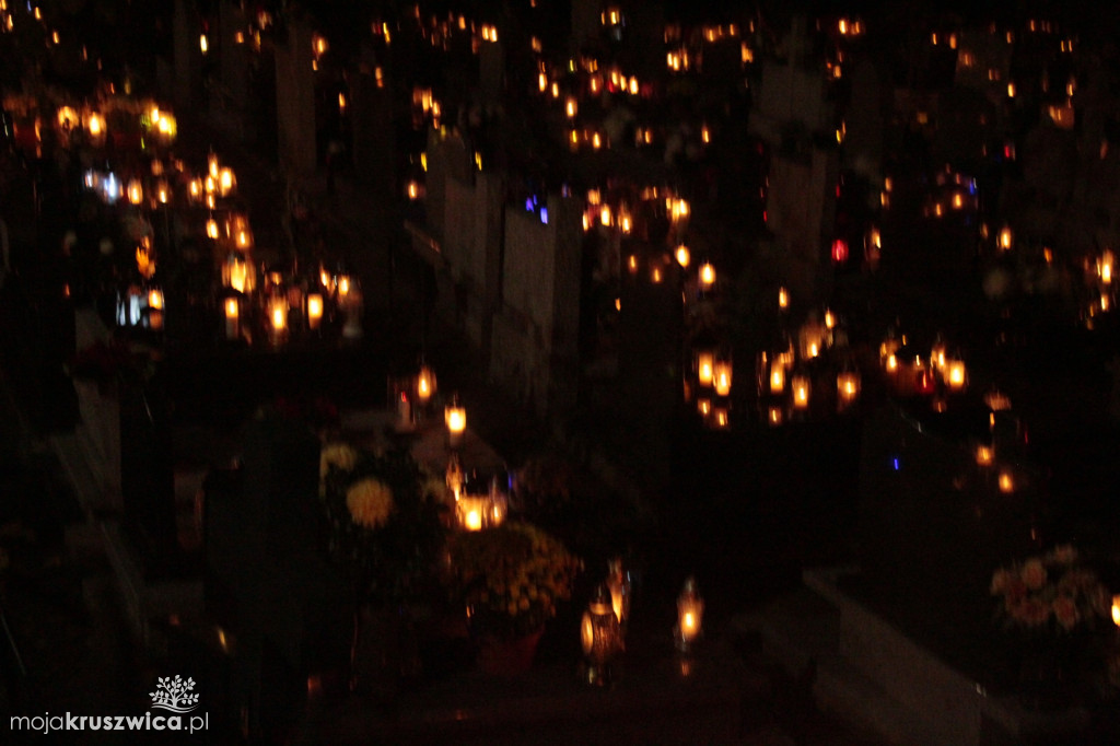 Wieczór na kruszwickim cmentarzu 2025