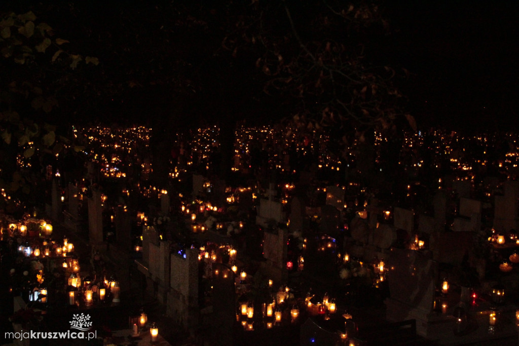 Wieczór na kruszwickim cmentarzu 2025