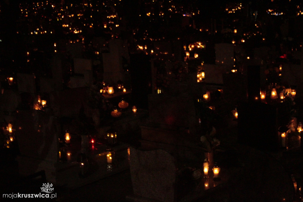 Wieczór na kruszwickim cmentarzu 2025