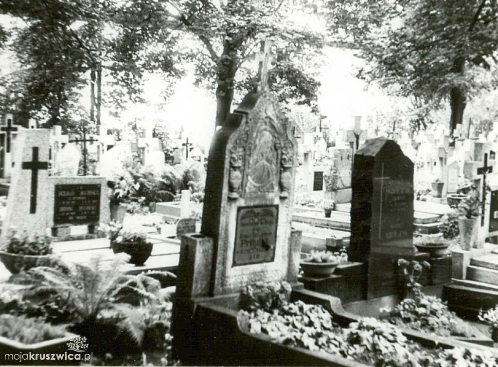 Spacerkiem po kruszwickim cmentarzu 45 lat temu. Zobacz najbardziej znane groby