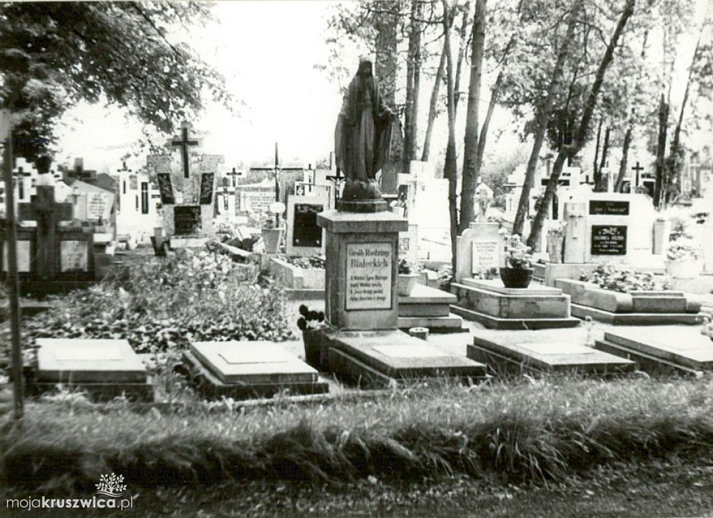 Spacerkiem po kruszwickim cmentarzu 45 lat temu. Zobacz najbardziej znane groby