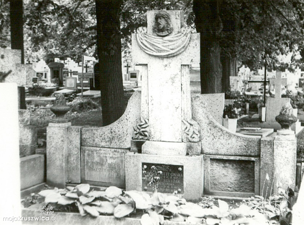 Spacerkiem po kruszwickim cmentarzu 45 lat temu. Zobacz najbardziej znane groby