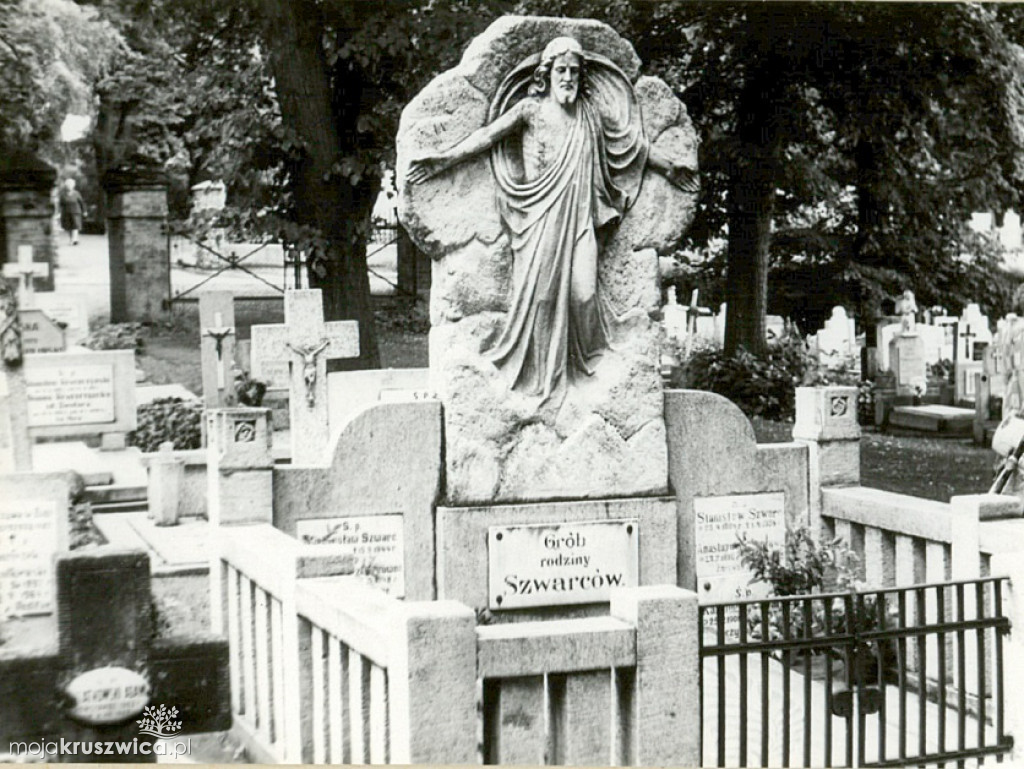 Spacerkiem po kruszwickim cmentarzu 45 lat temu. Zobacz najbardziej znane groby