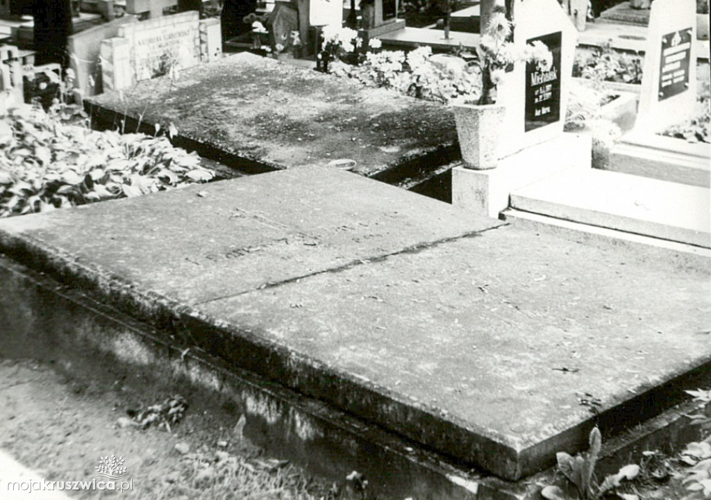 Spacerkiem po kruszwickim cmentarzu 45 lat temu. Zobacz najbardziej znane groby