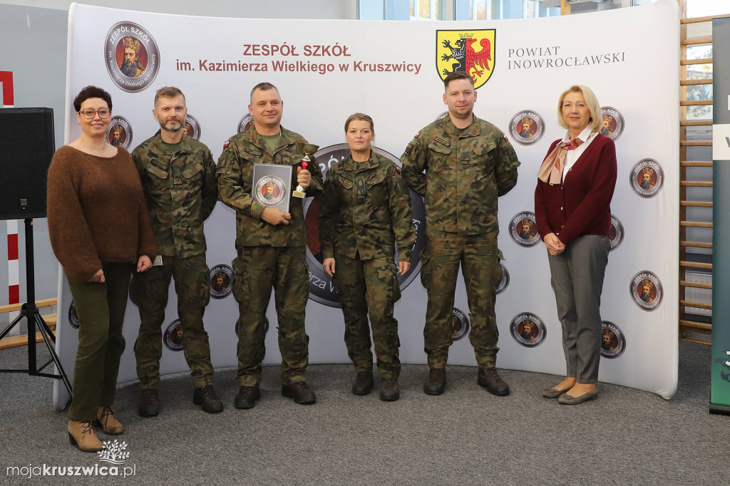 W ZS w Kruszwicy odbył się Turniej Strzelecki Służb Mundurowych [FOTO]