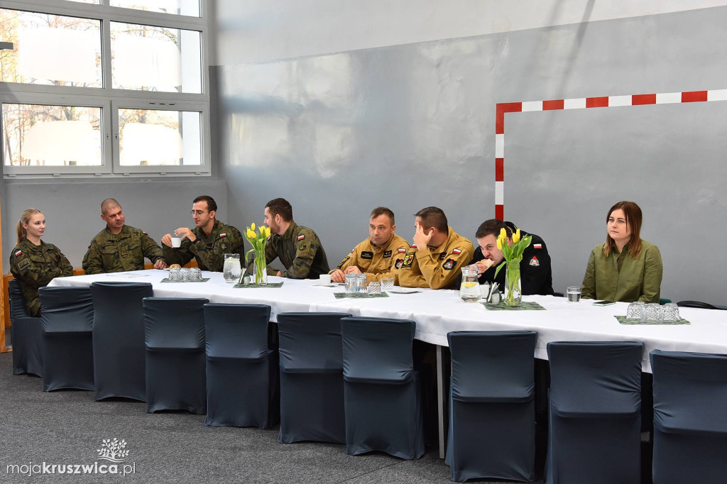 W ZS w Kruszwicy odbył się Turniej Strzelecki Służb Mundurowych [FOTO]