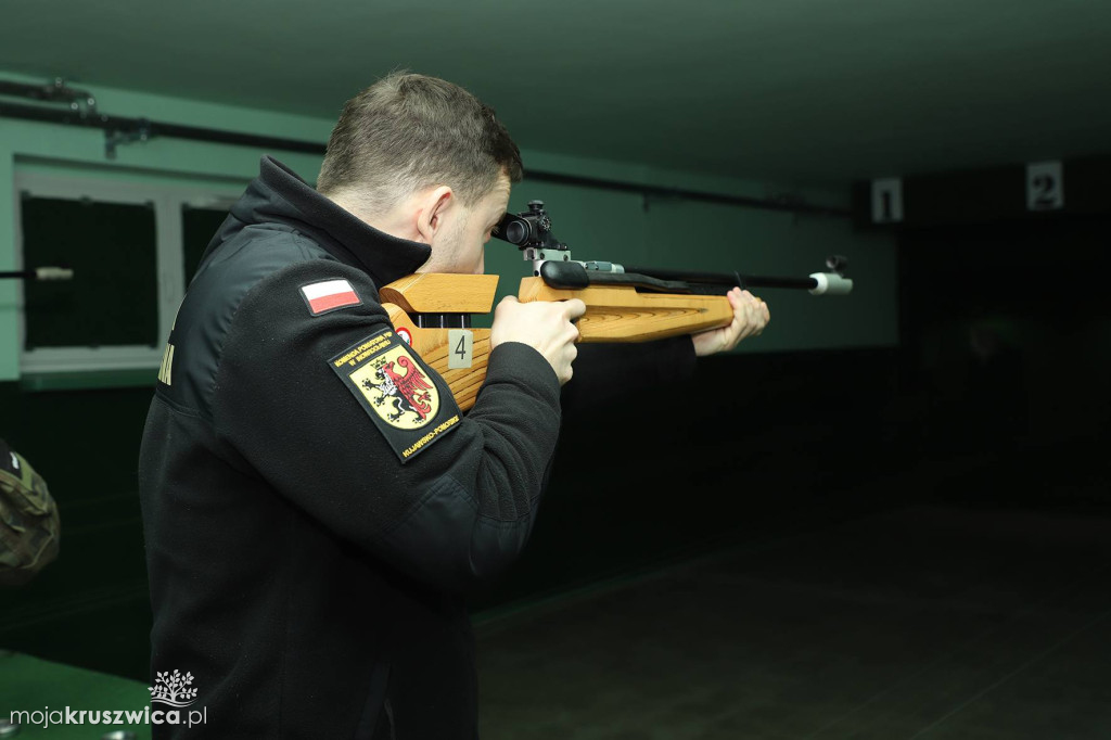 W ZS w Kruszwicy odbył się Turniej Strzelecki Służb Mundurowych [FOTO]