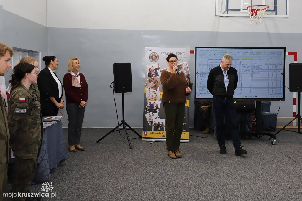 W ZS w Kruszwicy odbył się Turniej Strzelecki Służb Mundurowych [FOTO]