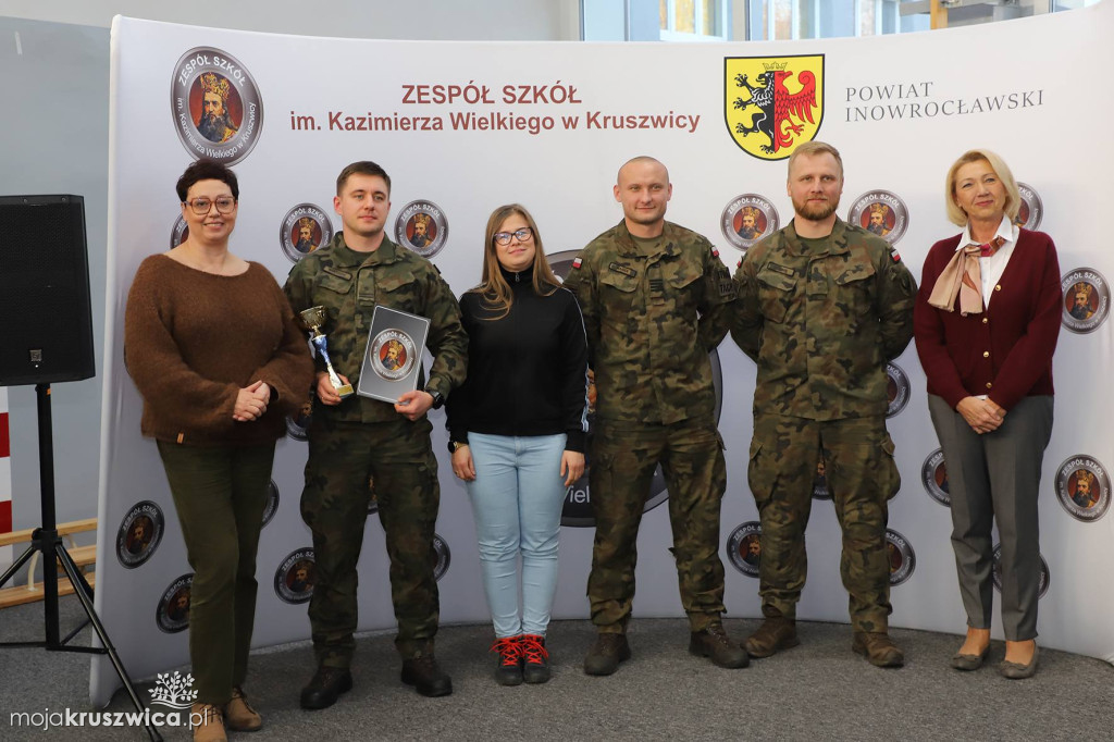 W ZS w Kruszwicy odbył się Turniej Strzelecki Służb Mundurowych [FOTO]