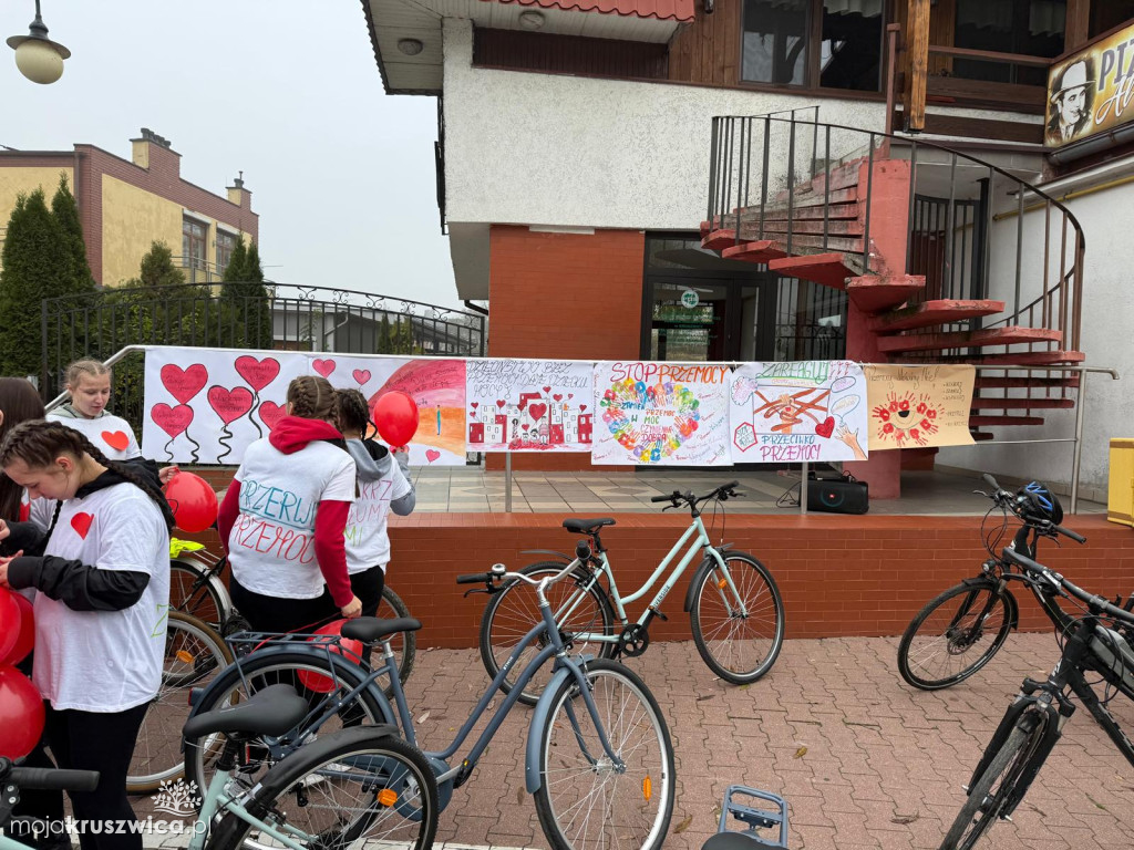Rajd rowerowy w Kruszwicy w ramach kampanii „Dzieciństwo bez przemocy” [ZDJĘCIA]