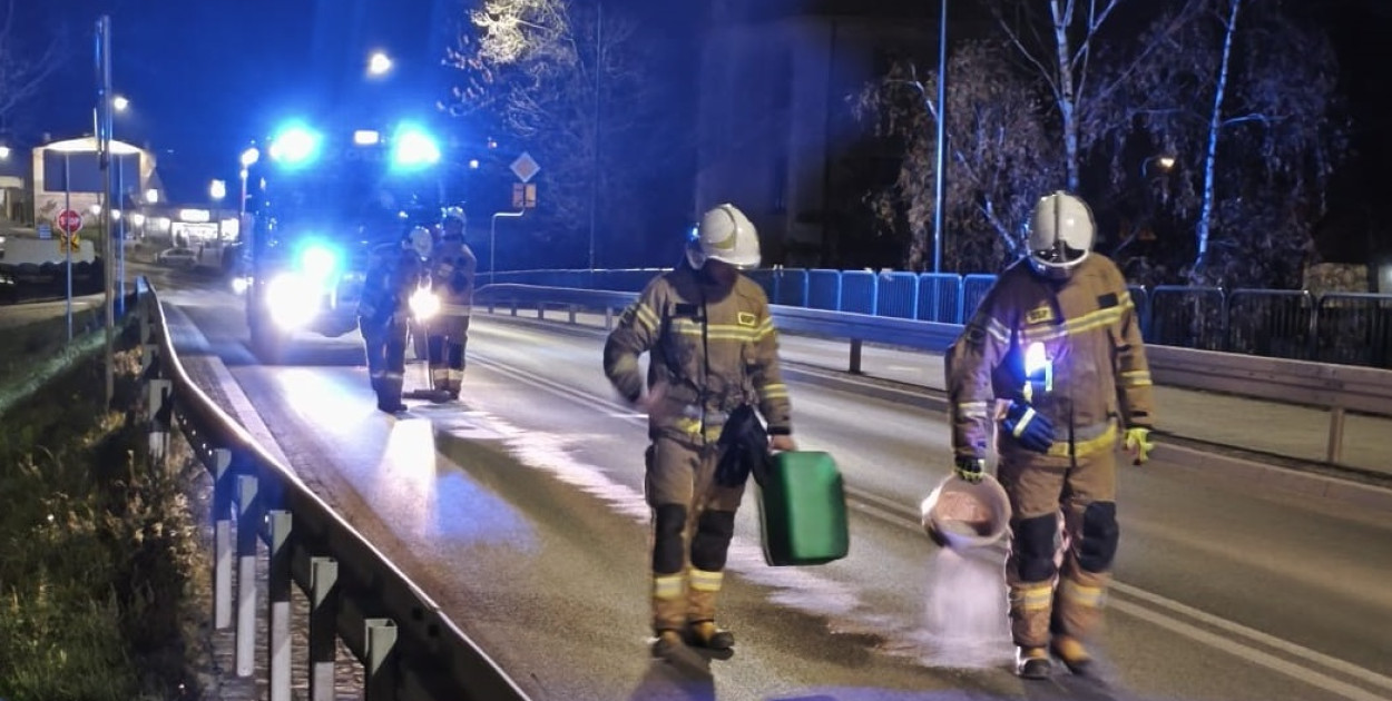 Strażacy z interwencją na Kościuszki. Chodzi o plamę oleju
