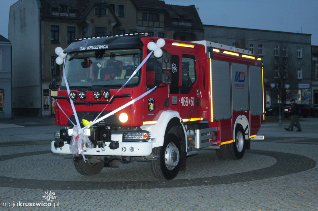 Oficjalne przekazanie wozu strażackiego w Kruszwicy 14.11.2025