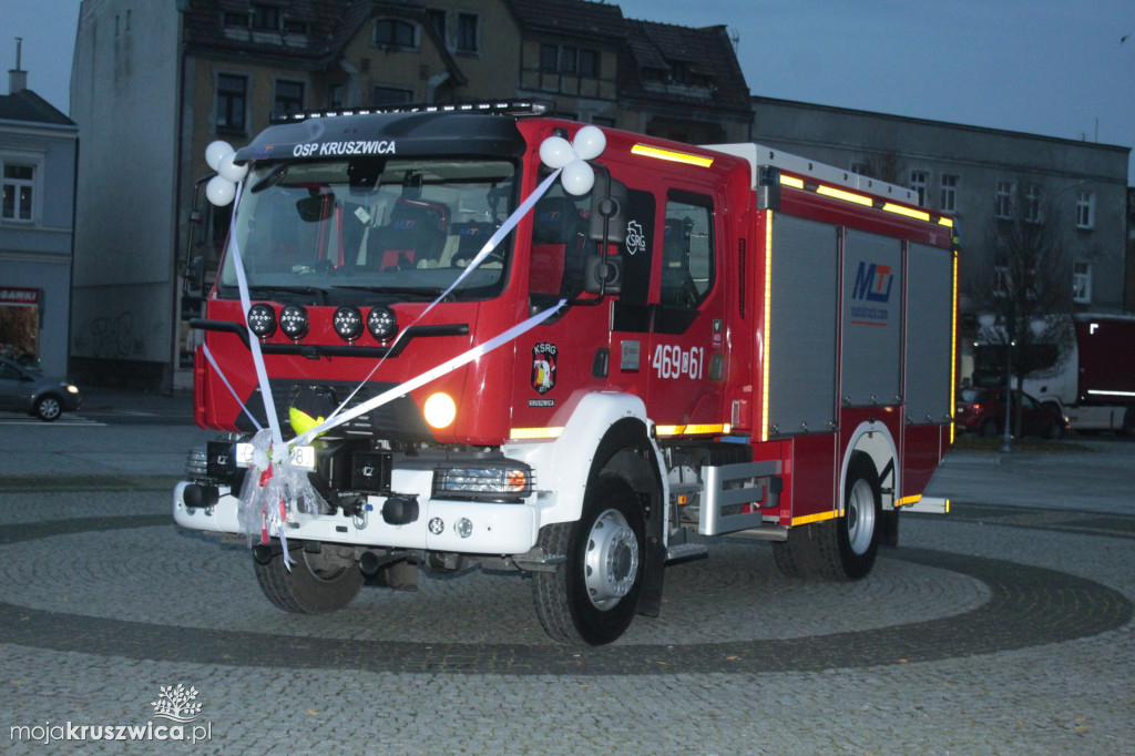 Oficjalne przekazanie wozu strażackiego w Kruszwicy 14.11.2025