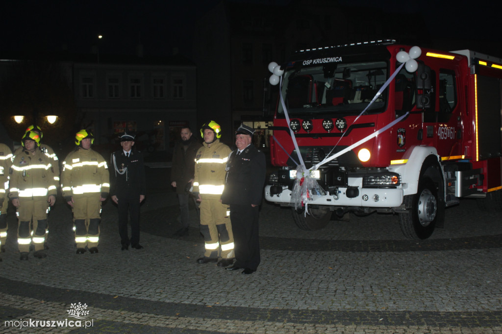 Oficjalne przekazanie wozu strażackiego w Kruszwicy 14.11.2025