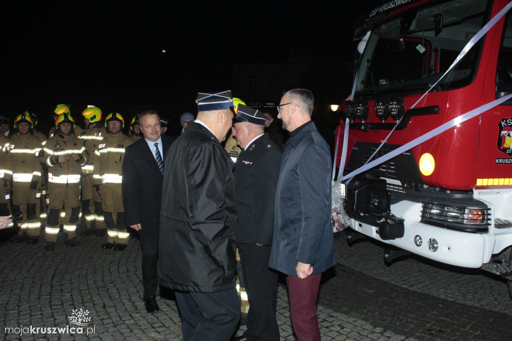 Oficjalne przekazanie wozu strażackiego w Kruszwicy 14.11.2025