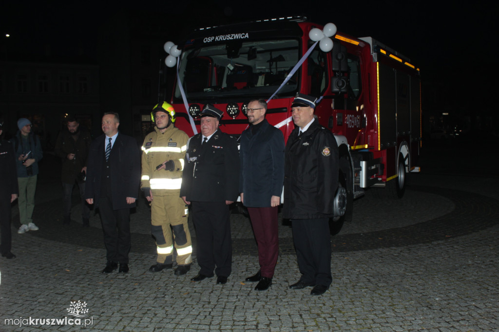 Oficjalne przekazanie wozu strażackiego w Kruszwicy 14.11.2025