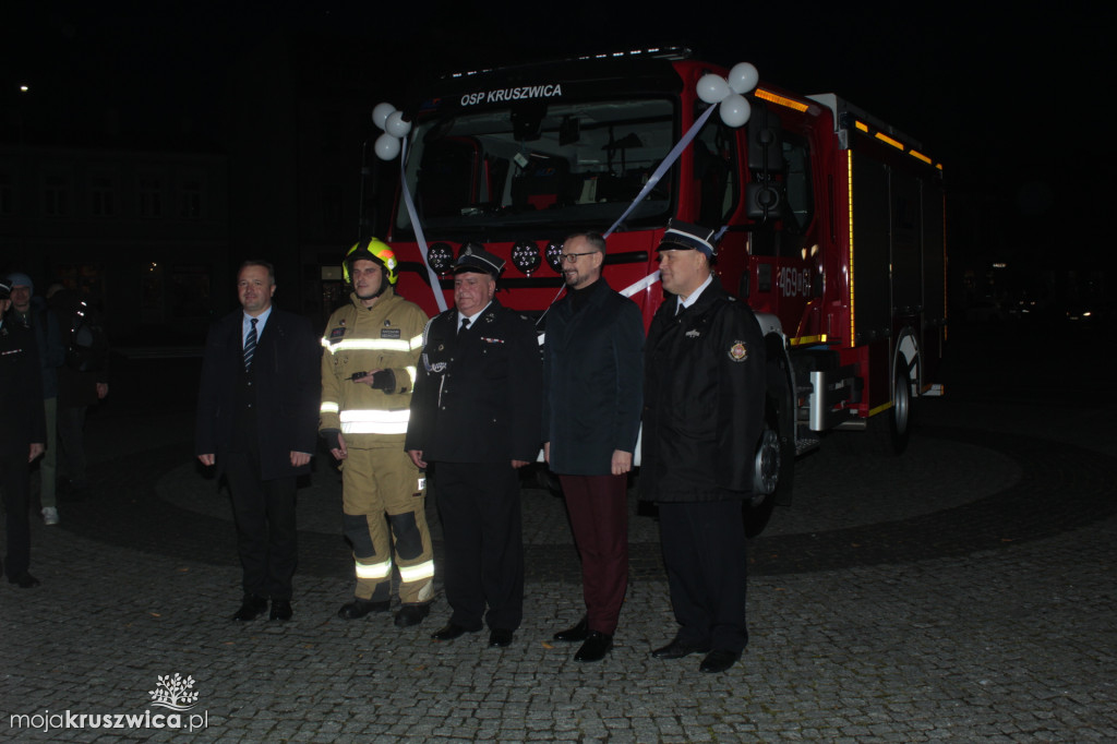 Oficjalne przekazanie wozu strażackiego w Kruszwicy 14.11.2025