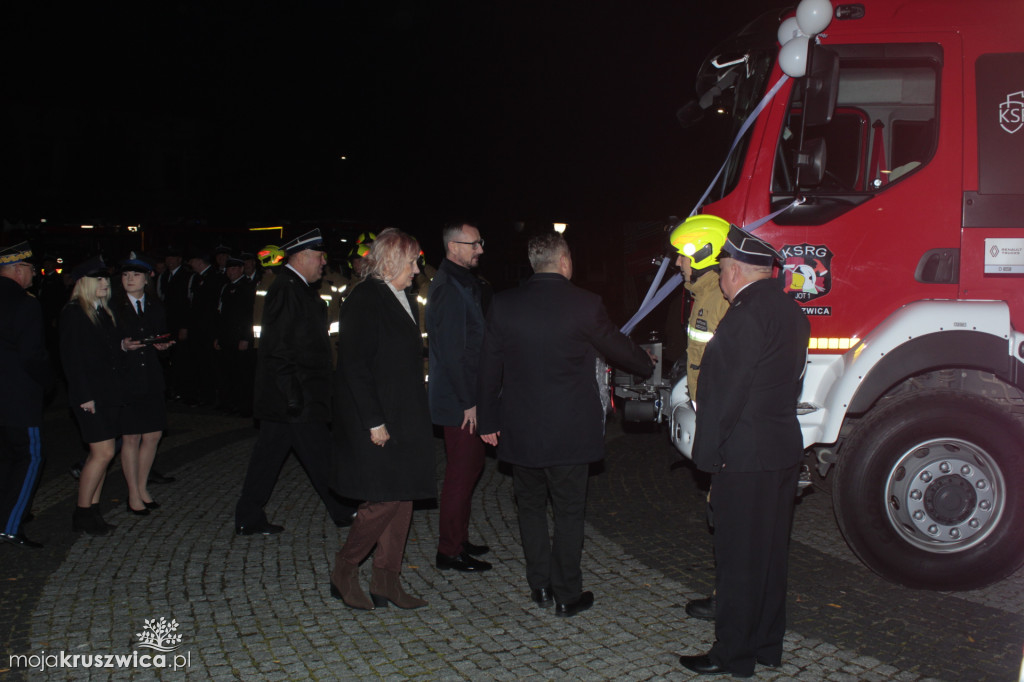 Oficjalne przekazanie wozu strażackiego w Kruszwicy 14.11.2025