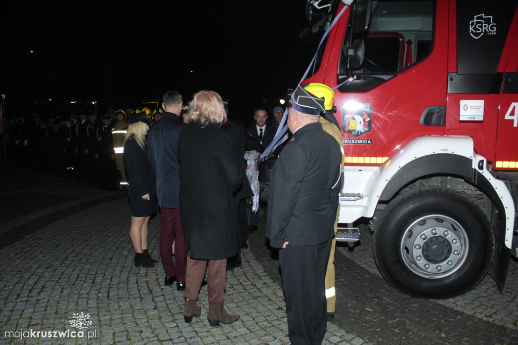 Oficjalne przekazanie wozu strażackiego w Kruszwicy 14.11.2025