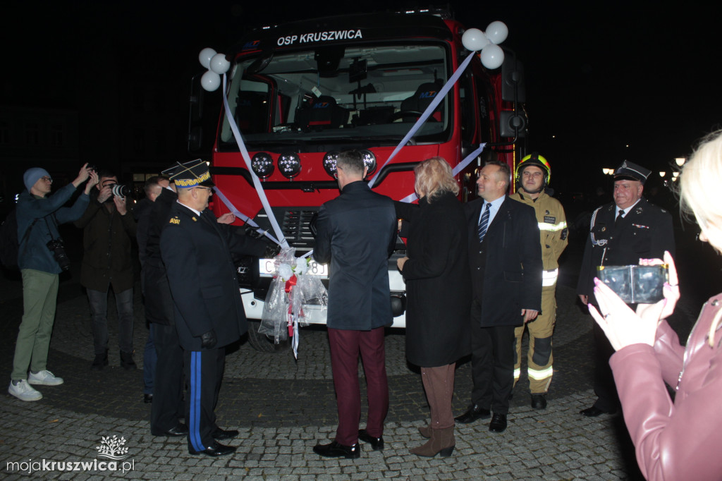 Oficjalne przekazanie wozu strażackiego w Kruszwicy 14.11.2025