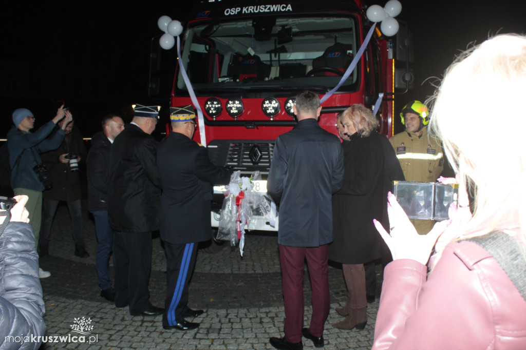 Oficjalne przekazanie wozu strażackiego w Kruszwicy 14.11.2025