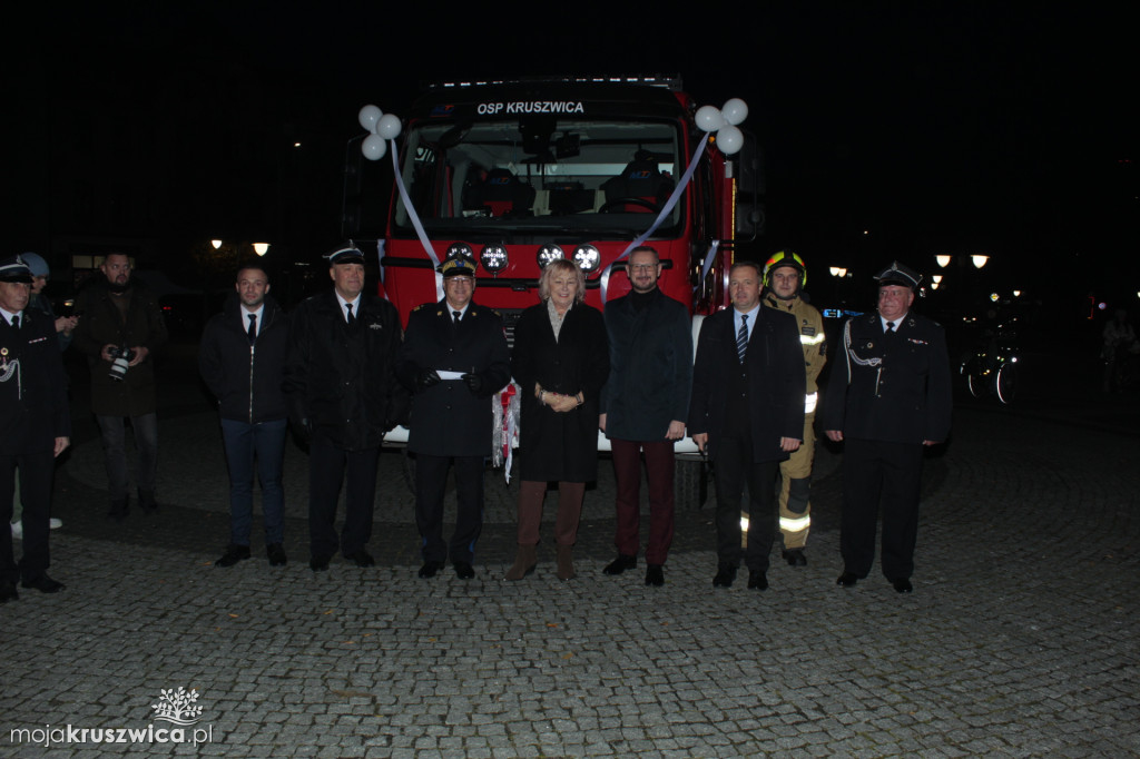 Oficjalne przekazanie wozu strażackiego w Kruszwicy 14.11.2025