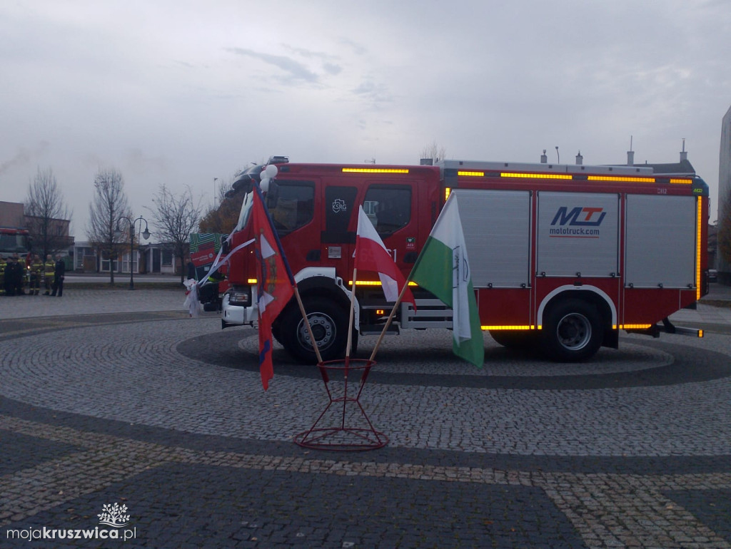 Oficjalne przekazanie wozu strażackiego w Kruszwicy 14.11.2025