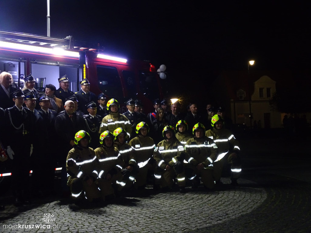 Oficjalne przekazanie wozu strażackiego w Kruszwicy 14.11.2025