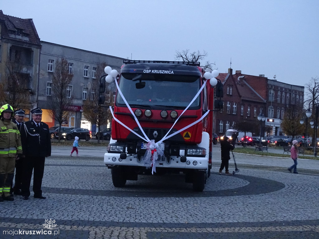 Oficjalne przekazanie wozu strażackiego w Kruszwicy 14.11.2025