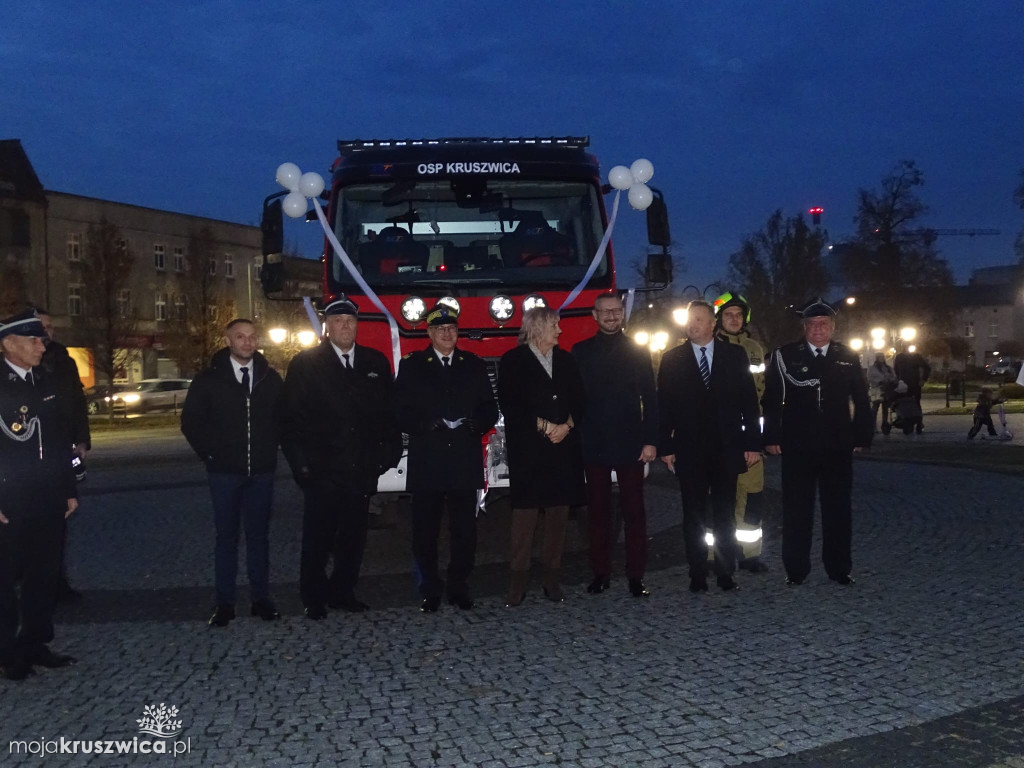 Oficjalne przekazanie wozu strażackiego w Kruszwicy 14.11.2025
